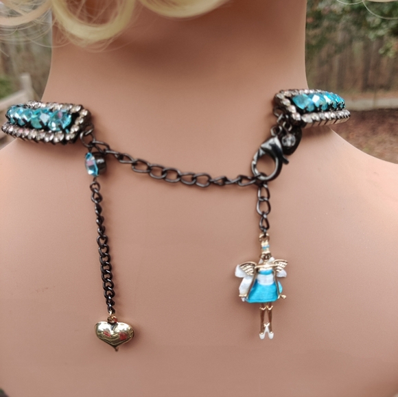⭐ 😇 Betsey Johnson Retired Blue Rhinestone Color Necklace - Picture 11 of 13